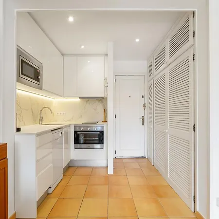 Hauzify I Joy Apartment