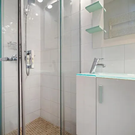 Hauzify I Joy Apartment *