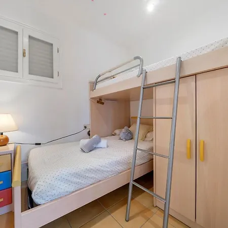 Hauzify I Joy Apartment