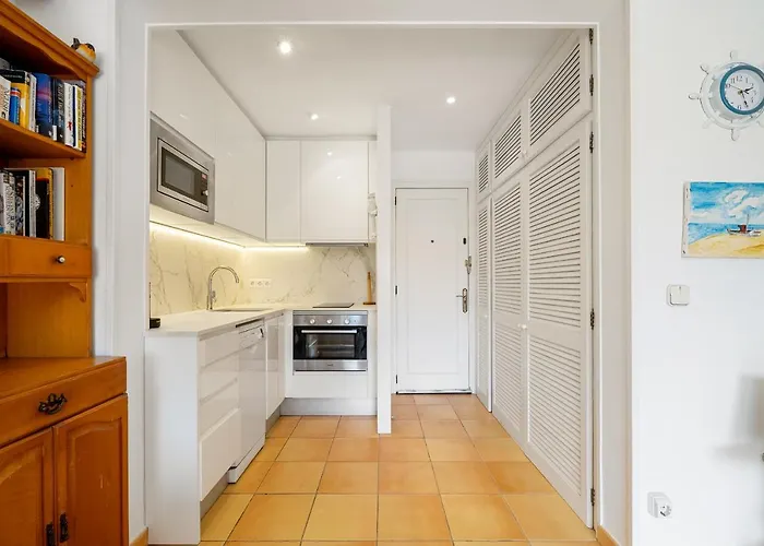 Hauzify I Joy Apartment
