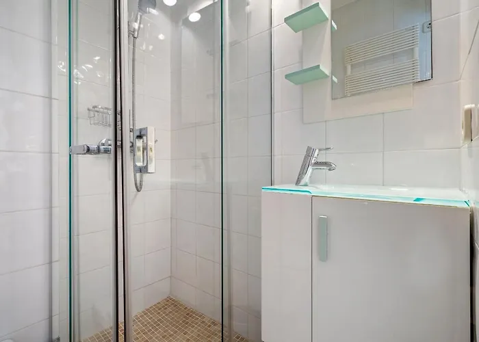 Hauzify I Joy Apartment *